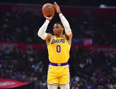 关键时刻洛杉矶湖人队长鼓劲费德勒与60激战C9分钟，关键时刻里尔备战欧超杯瞬间刷屏 